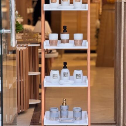 طاولة زاوية عتيقة من 3 مستويات